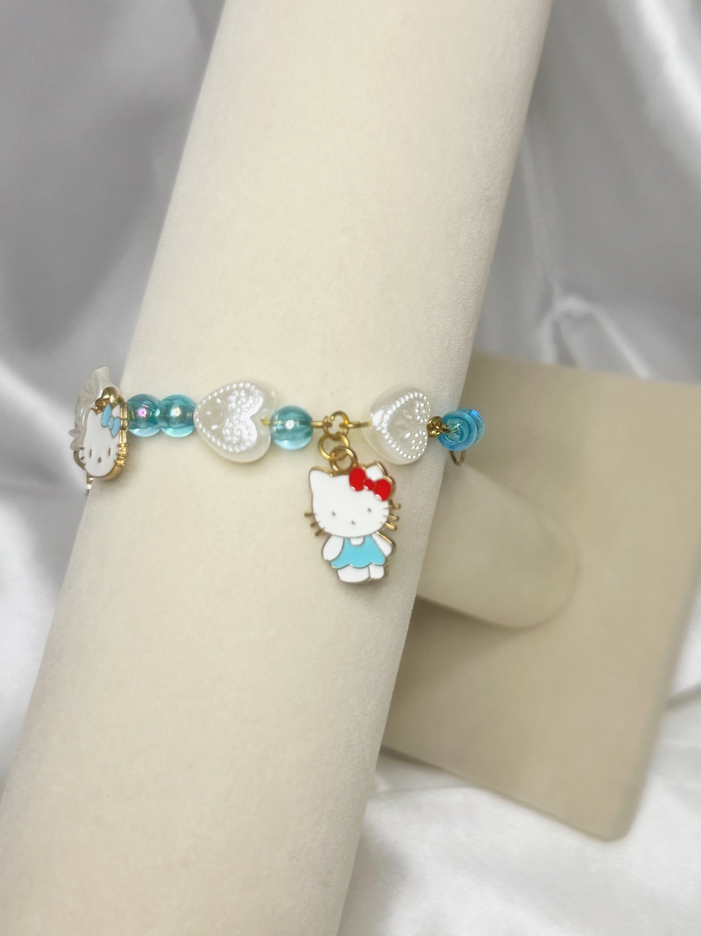 Gold Hello Kitty Pearl Heart Charm Bracelet